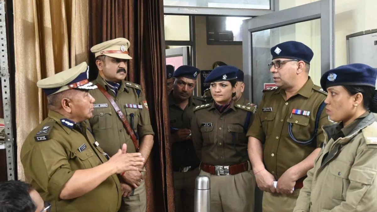 Dehradun News: पुलिसकर्मियों को वर्दी में रील बनाना पड़ेगा महंगा, IG ने दी सख्‍त कार्रवाई की चेतावनी